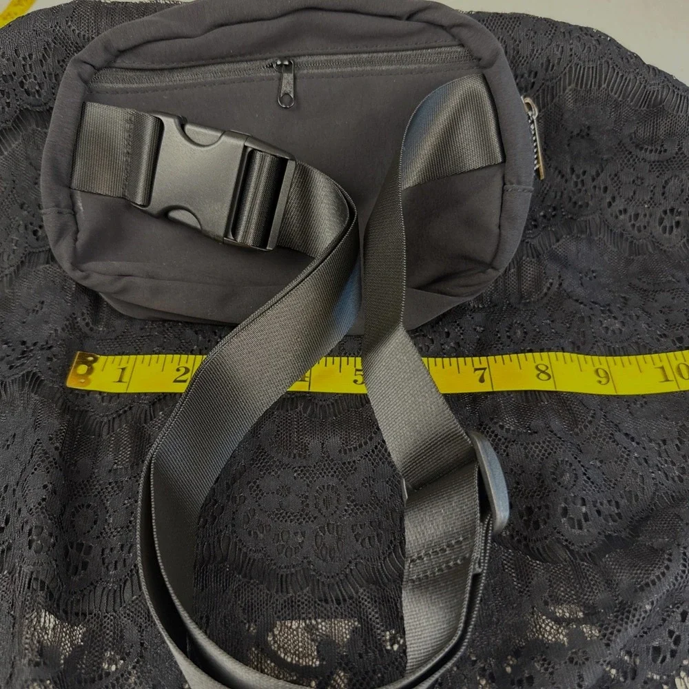 Halara Belt Bag Unisex OS Black Athleisure Adjustable Strap Fanny Pack Crossbody